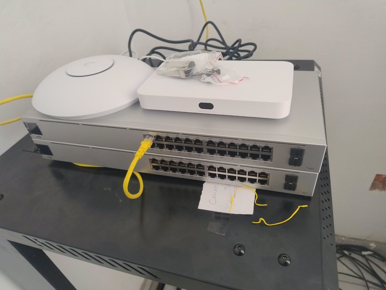 Switches e access point UniFi preparados para o frigorífico no Paraguai