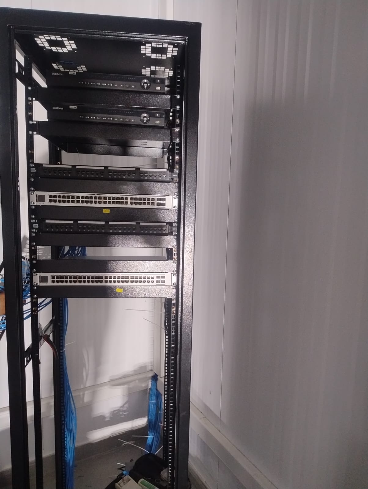 Início da montagem do rack de TI e CFTV em Marabá
